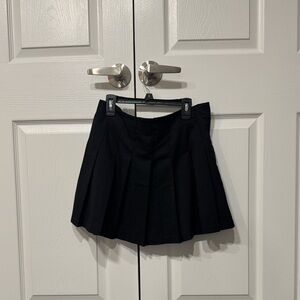 Chic Black Pleated Skirt